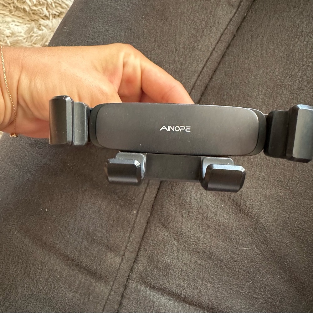 Ainope Vent cellphone holder